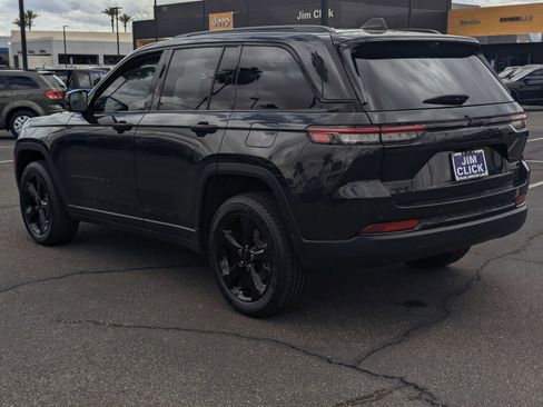 Used 2023 Jeep Grand Cherokee Limited w/ Luxury Tech Group II AWD/4WD image 4