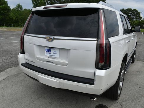 Used 2017 Cadillac Escalade Luxury RWD image 6