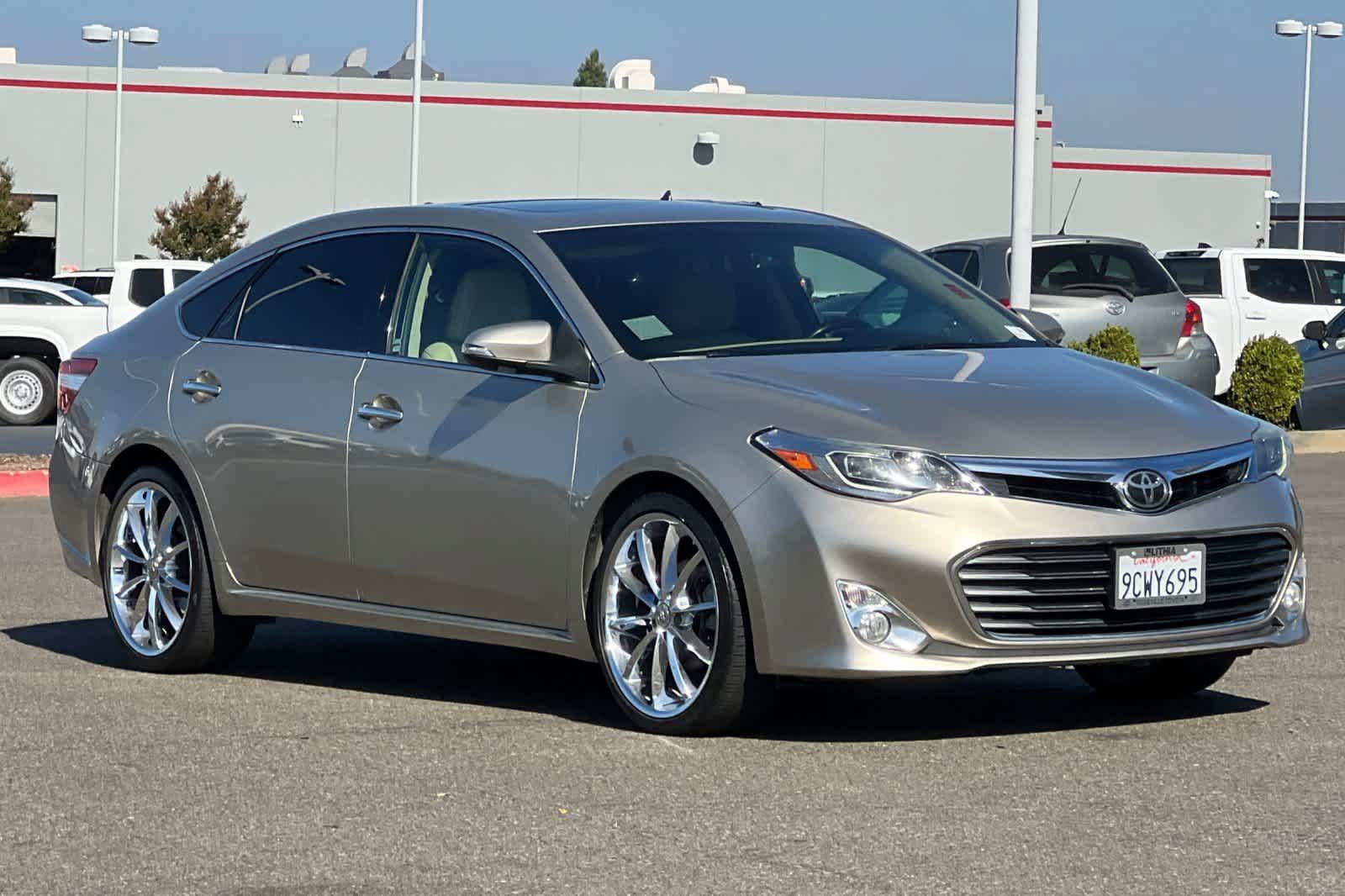 Used 2013 Toyota Avalon Limited w/ Technology Pkg FWD image 5
