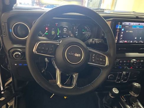 Used 2024 Jeep Wrangler High Altitude AWD/4WD image 7