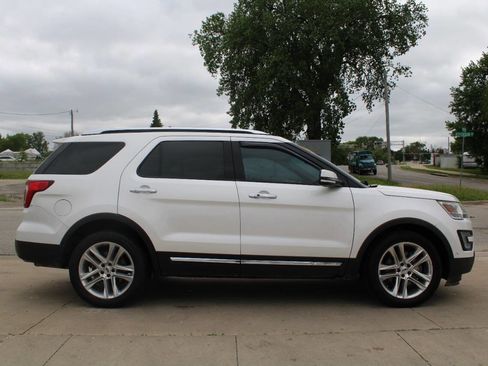 Used 2016 Ford Explorer Limited w/ Equipment Group 301A AWD/4WD image 3