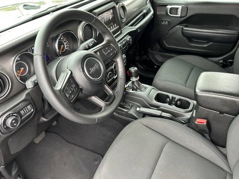 Used 2022 Jeep Gladiator Sport AWD/4WD image 12