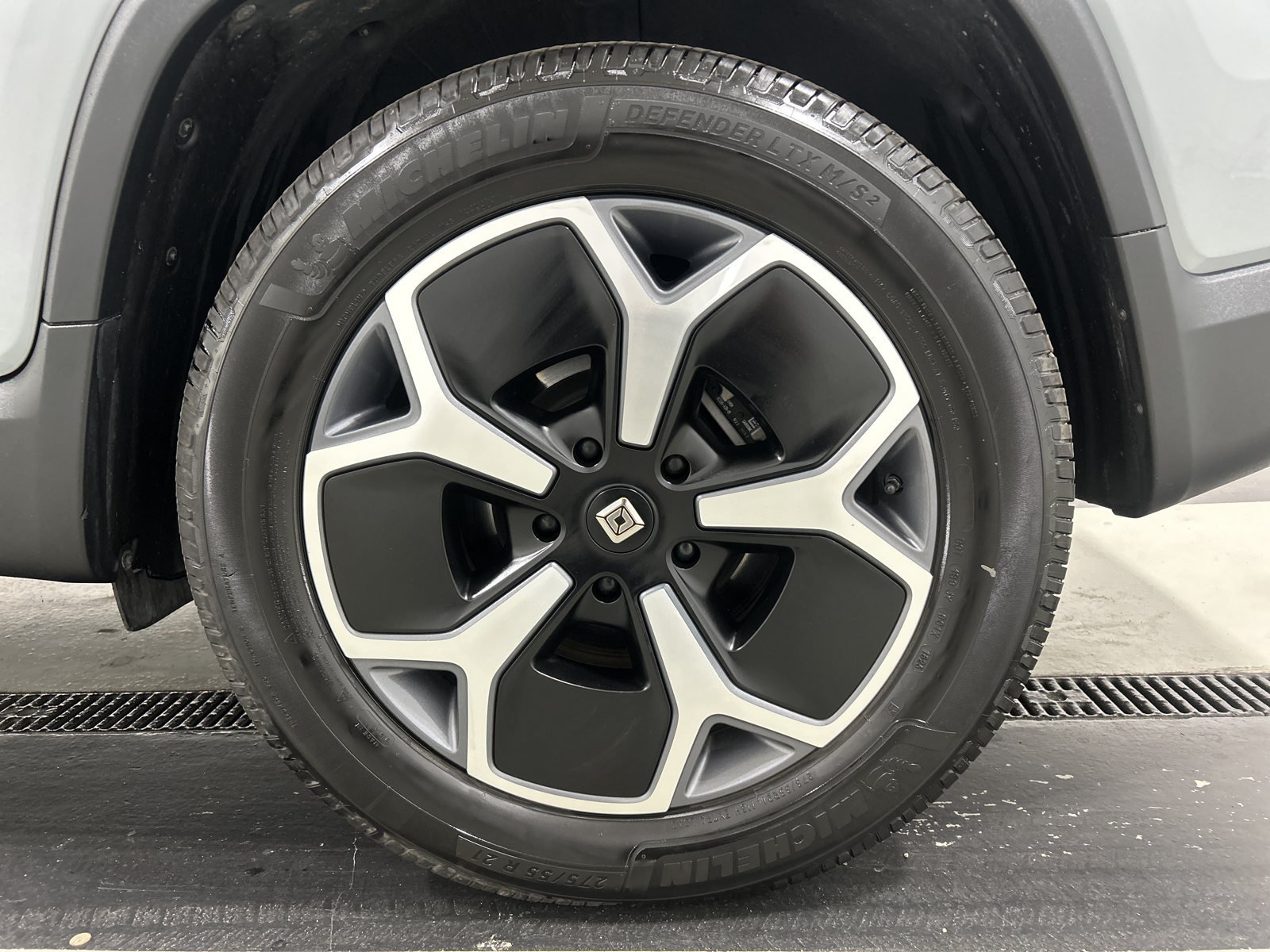 Used 2023 Rivian R1T Adventure Dual AWD/4WD image 10