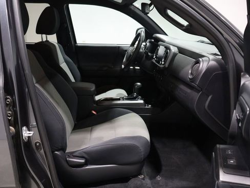 Used 2021 Toyota Tacoma TRD Sport w/ Technology Package image 21