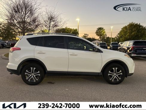 Used 2018 Toyota RAV4 LE image 7
