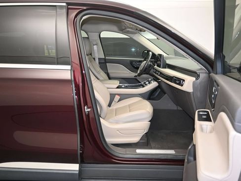 Used 2020 Lincoln Aviator 2WD w/ Class IV Trailer Tow Package image 26
