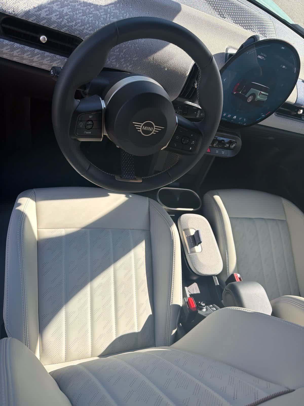 Used 2025 MINI Cooper 2-Door Hardtop FWD image 2