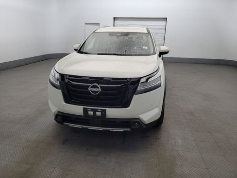 Used 2022 Nissan Pathfinder SL w/ SL Black Package AWD/4WD image 15