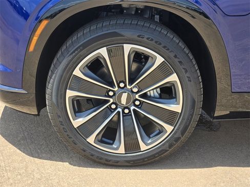 New 2026 Cadillac Vistiq Sport w/ LPO, Floor Liner Package image 13