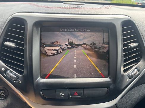 Used 2016 Jeep Cherokee Trailhawk w/ Comfort/Convenience Group AWD/4WD image 22