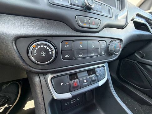 Used 2024 GMC Terrain SLE FWD image 15