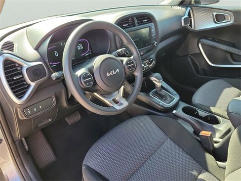 Used 2025 Kia Soul LX image 14