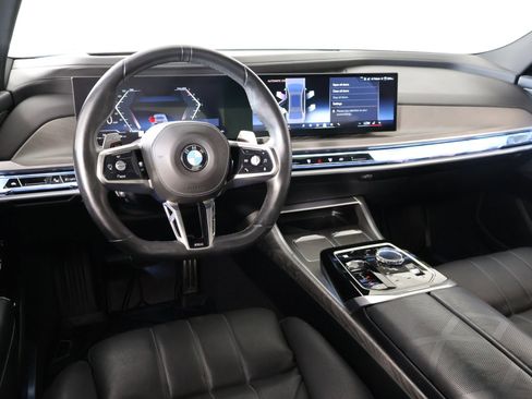 Used 2025 BMW 760i xDrive w/ Executive Package AWD/4WD image 2