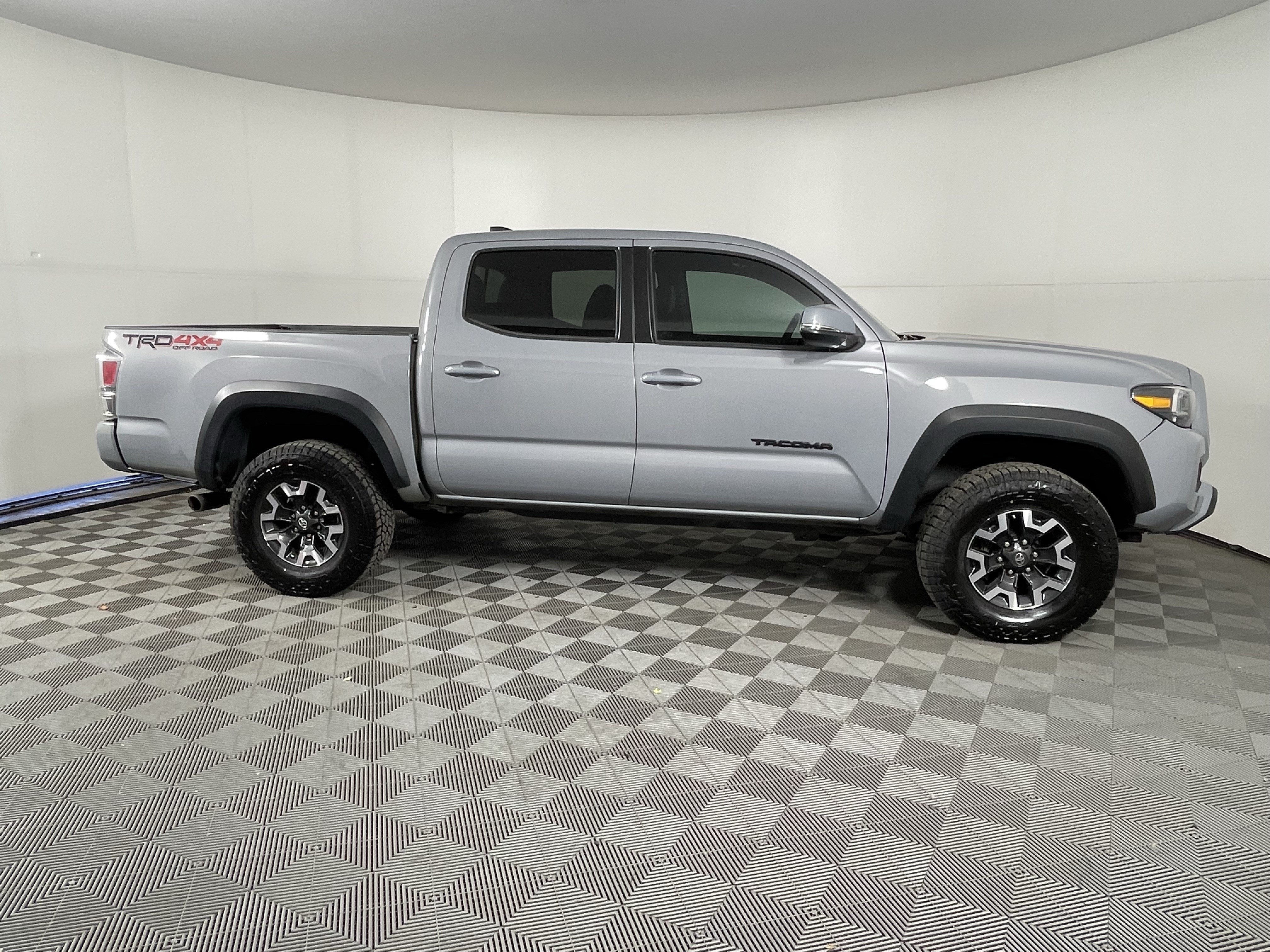 Used 2020 Toyota Tacoma TRD Off-Road w/ TRD Premium Off Road Package AWD/4WD image 6