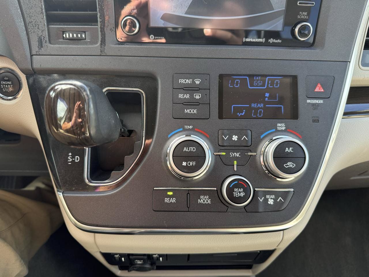 Used 2018 Toyota Sienna XLE w/ XLE Navigation Package FWD image 35