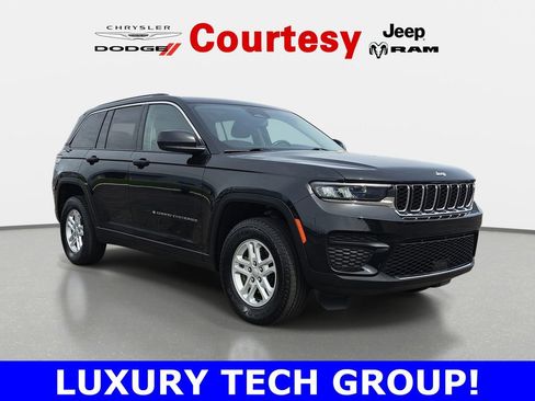 Certified 2023 Jeep Grand Cherokee Laredo w/ Luxury Tech Group I AWD/4WD image 1