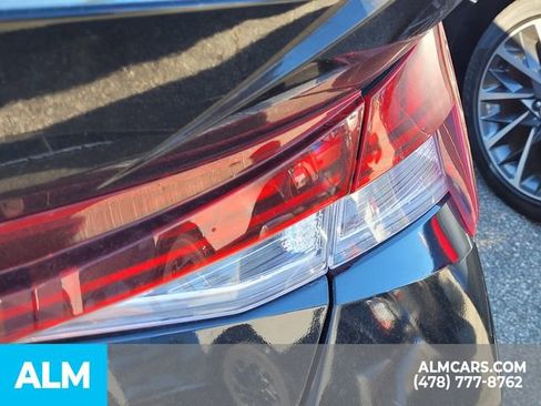 Used 2024 Hyundai Elantra Limited image 11