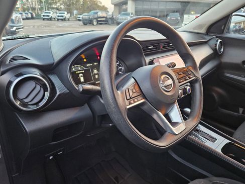 Used 2024 Nissan Kicks SV image 10