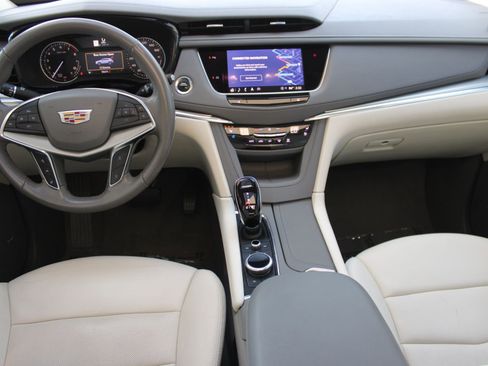 Used 2022 Cadillac XT5 Premium Luxury image 17