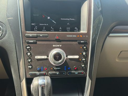 Used 2019 Ford Explorer Limited w/ Ford Safe & Smart Package FWD image 29