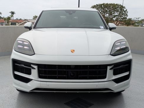 New 2025 Porsche Cayenne GTS image 6