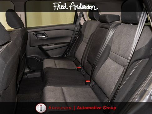 Used 2024 Nissan Rogue SV AWD/4WD image 9