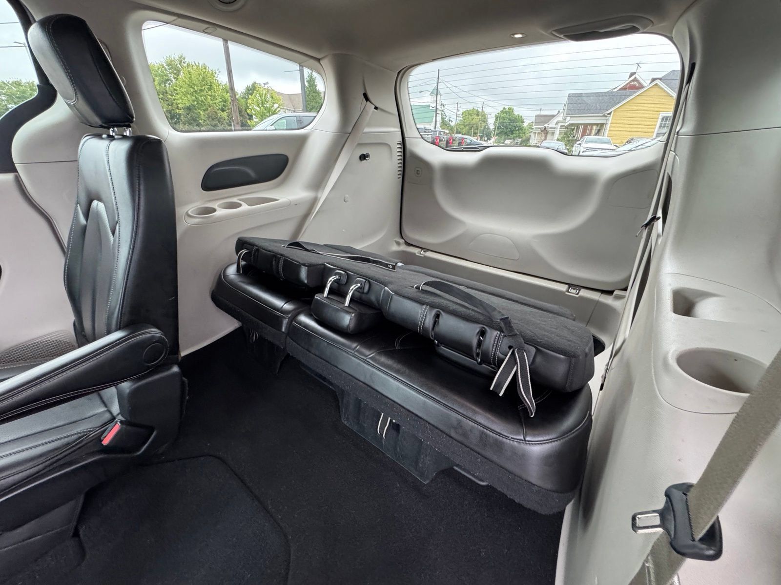 Used 2023 Chrysler Pacifica Touring-L FWD image 26