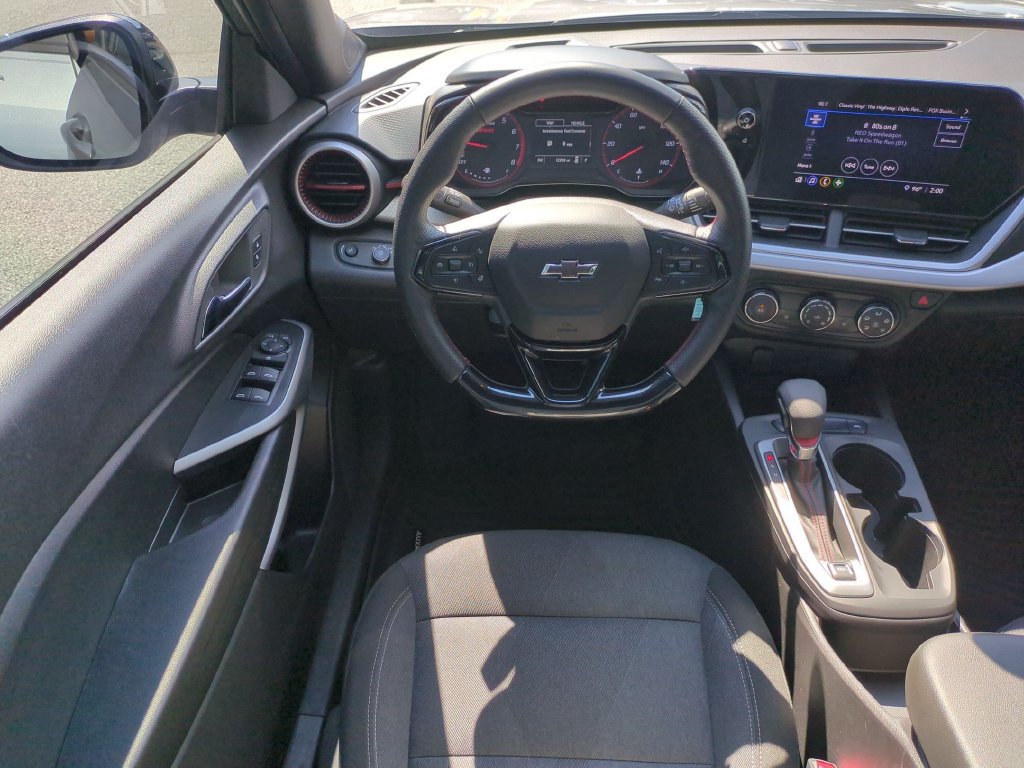 Used 2025 Chevrolet Trax RS w/ Driver Confidence Package FWD image 26