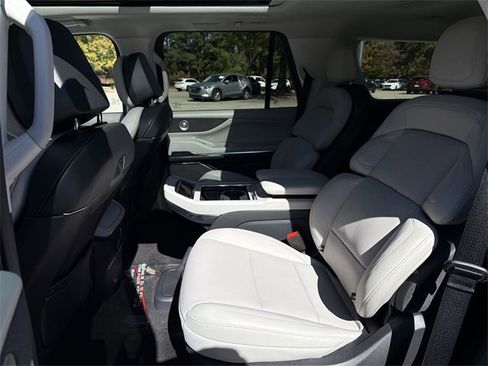 New 2025 Lincoln Navigator Reserve image 23