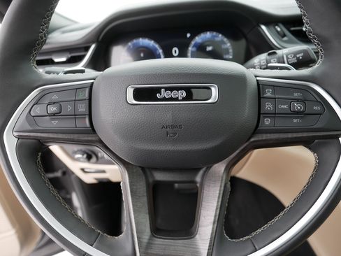 Certified 2024 Jeep Grand Cherokee L Limited w/ Luxury Tech Group II image 25