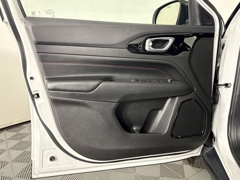 Used 2024 Jeep Compass Trailhawk image 8