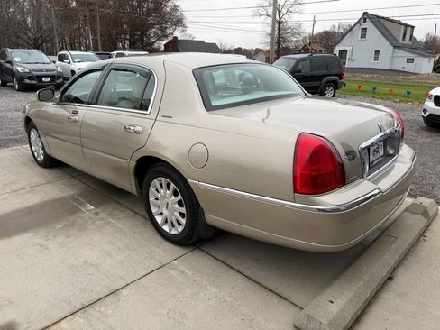 Used 2006 Lincoln Town Car Signature image 5