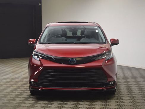 Used 2021 Toyota Sienna XLE image 24