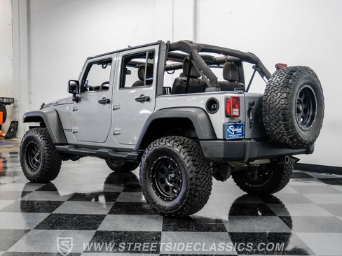 Used 2015 Jeep Wrangler Unlimited Rubicon w/ Connectivity Group image 9