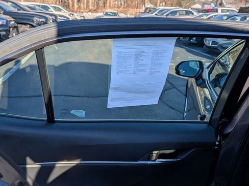 Certified 2018 Toyota Camry LE image 15