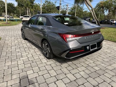 Used 2025 Hyundai Elantra SEL FWD image 34