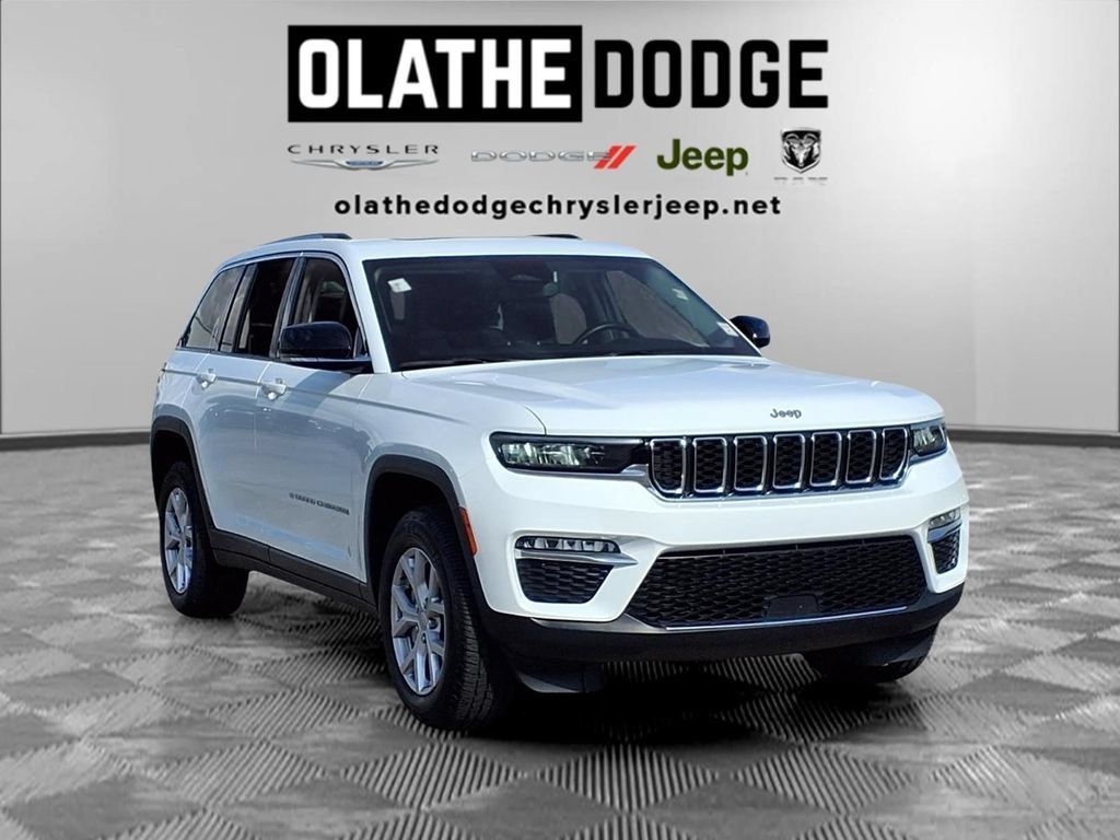 Used 2022 Jeep Grand Cherokee Limited AWD/4WD image 32