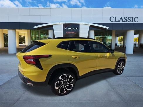 Used 2025 Chevrolet Trax RS w/ Driver Confidence Package image 8