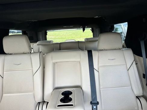 Used 2024 Cadillac Escalade Premium Luxury w/ Performance Package AWD/4WD image 10
