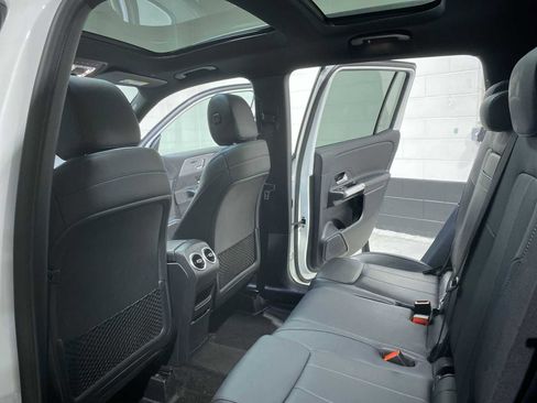 Used 2021 Mercedes-Benz GLB 250 4MATIC image 12