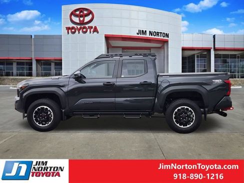 Used 2025 Toyota Tacoma TRD Off-Road image 5