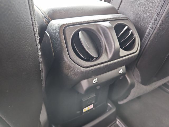 Used 2023 Jeep Wrangler Unlimited Sahara AWD/4WD image 20