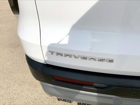 Used 2026 Chevrolet Traverse LT FWD image 10