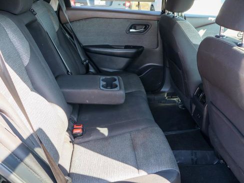 Used 2022 Nissan Rogue SV image 11