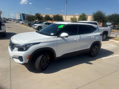 Used 2023 Kia Seltos S FWD image 6
