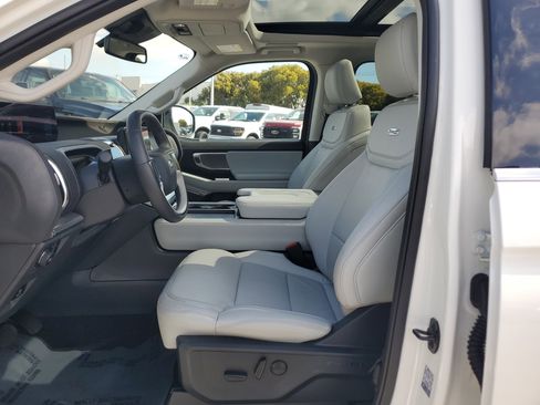 Used 2025 Ford Expedition Platinum w/ Driver's Package image 19