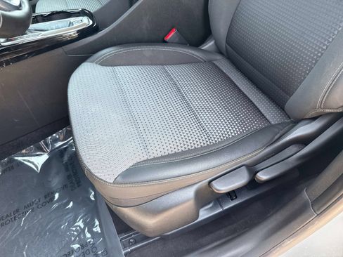 Used 2024 Chevrolet Trax LT w/ Driver Confidence Package FWD image 18