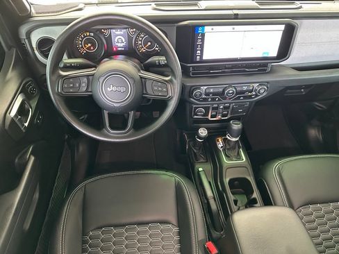 Used 2025 Jeep Gladiator Sport AWD/4WD image 15