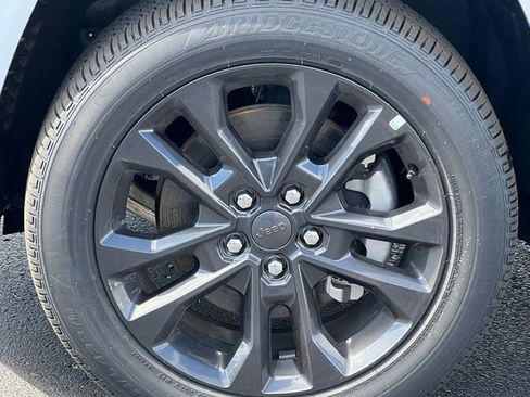 New 2026 Jeep Grand Cherokee L Limited AWD/4WD image 8