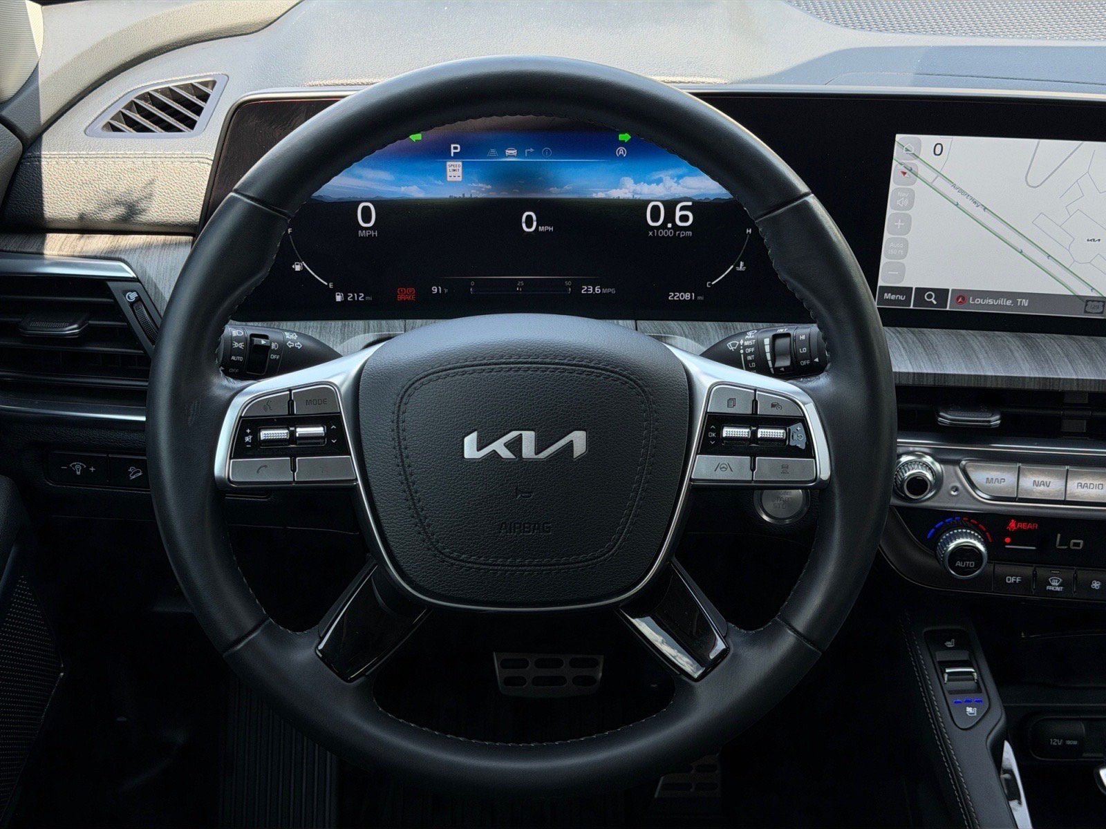 Used 2024 Kia Telluride SX w/ Towing Package FWD image 22